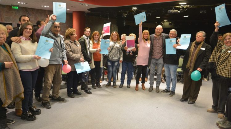 Entrega de escrituras: “Es una tranquilidad enorme poder tener la casa a nuestro nombre”