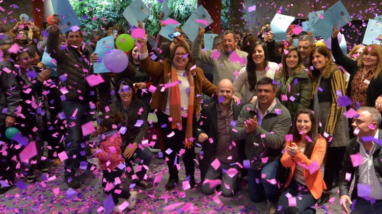 Nuevas puertas se abren para otras cien familias que escrituraron sus hogares