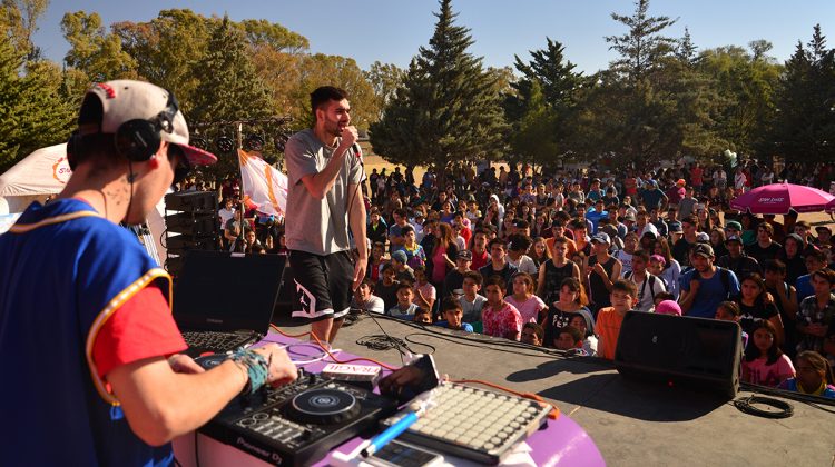 Con rap y mates, los jóvenes celebraron el Día del Estudiante y la Primavera