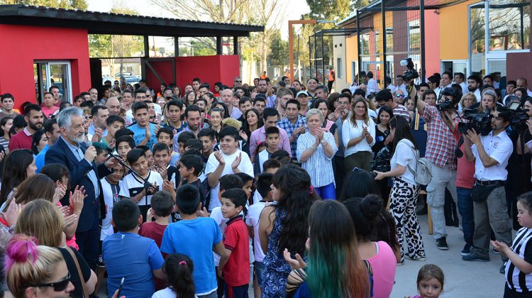 Rodeado de mucha alegría y entusiasmo, el gobernador inauguró la Escuela Generativa “La Victoriosa”