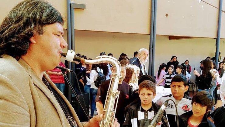 Fabio González, el músico detrás del saxo en la fiesta del MUHSAL