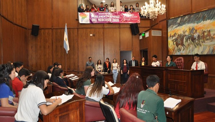 Estudiantes de nivel secundario expusieron sus ideas en la instancia provincial del Parlamento Juvenil del Mercosur