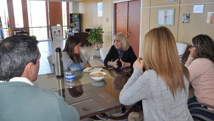 La ministra de Educación recibió a representantes de ASDE