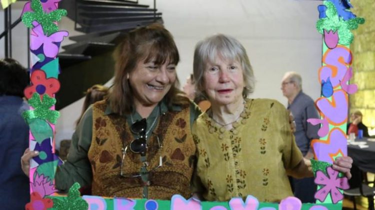 Abuelas y abuelos de Villa Mercedes celebraron el Día del Jubilado y la primavera en Molino Fénix