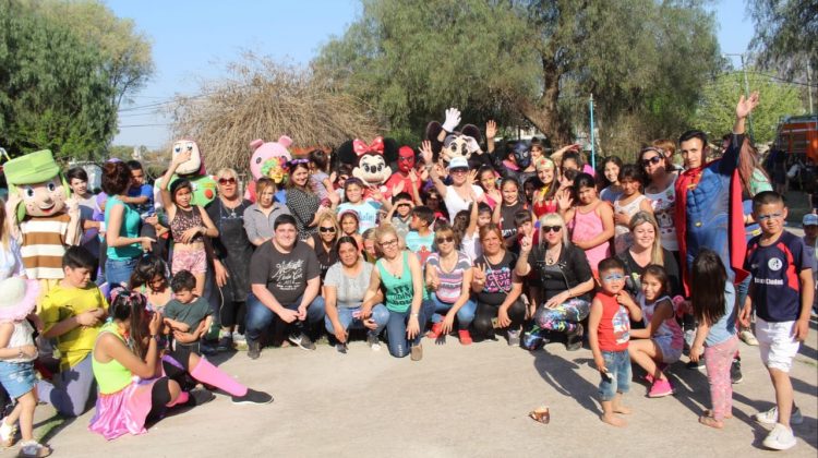 Gran tarde de alegría en el barrio San José con la actuación del “DivertiMóvil”