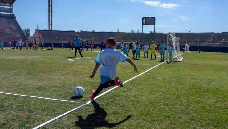 La escuela de fútbol del “Juan Gilberto Funes” abre sus puertas