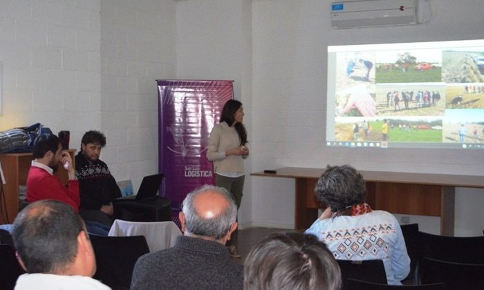 ALFAZAL: trabajan en los cuidados del cultivo de alfalfa