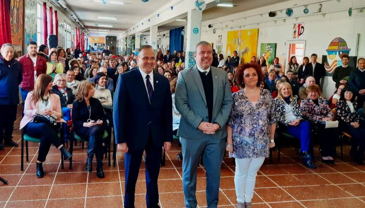 El Ministerio de Educación estuvo presente en la asunción del nuevo rector de la Escuela Normal Mixta