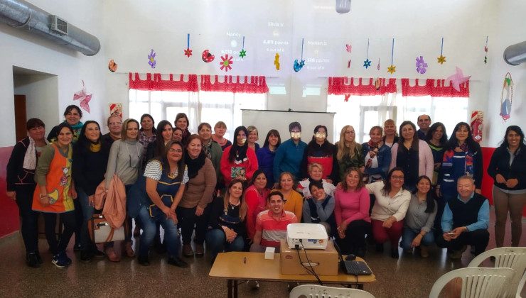 Capacitan a docentes de nivel inicial sobre educación digital, programación y robótica