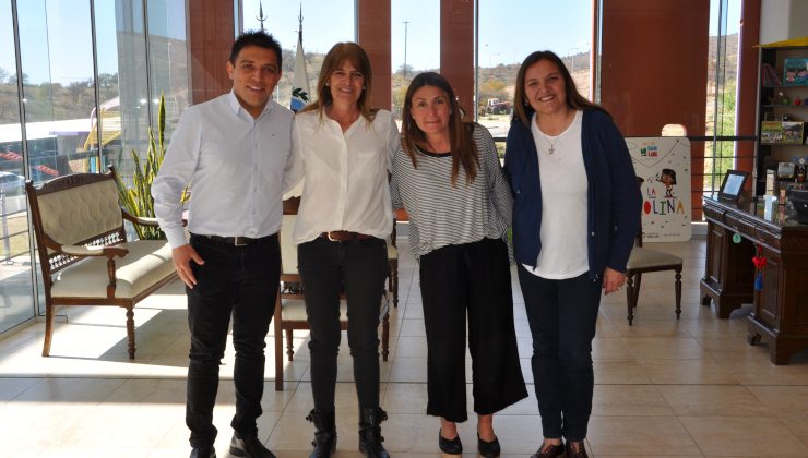 La ministra de Educación recibió a la directora de la Escuela Nº 445 “Río Quinto”