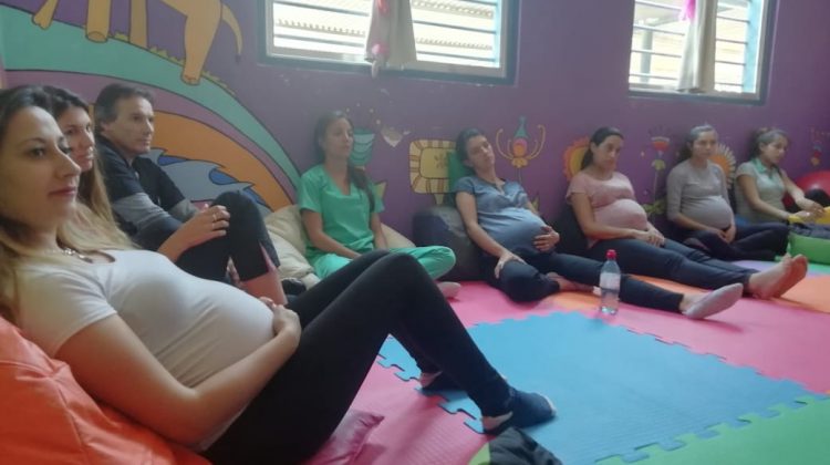 Brindan un taller de preparación para embarazadas en el Hospital de La Punta