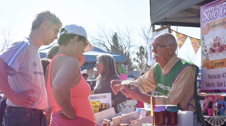 Las familias de Merlo disfrutaron de una nueva Feria de Pequeños y Medianos Productores