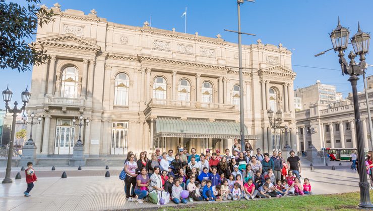 De tu paraje al Colón: 57 alumnos viajan a Buenos Aires para conocer el teatro