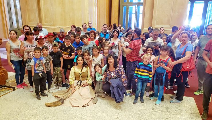 Alumnos de doce parajes puntanos disfrutaron de un viaje cultural y educativo al Teatro Colón