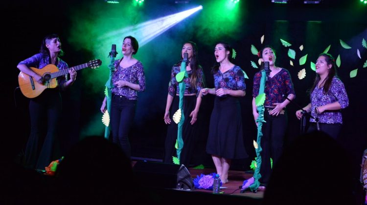 El ritmo y las letras de Latinoamérica brillaron en Terrazas de la mano de Mamá Cora