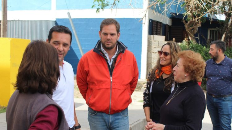 Los vecinos del barrio Pabellón Argentino participan de la renovación de sus casas