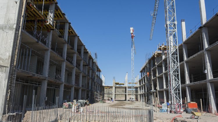 Trabajan más de 750 personas: la construcción del Hospital Central tiene un 30 % de avance