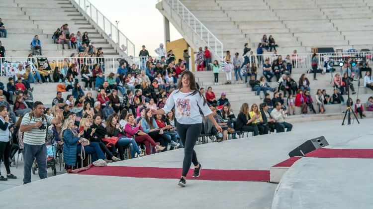 Con un desfile, mostraron lo realizado en los talleres de la Escuela Técnica Nº 18