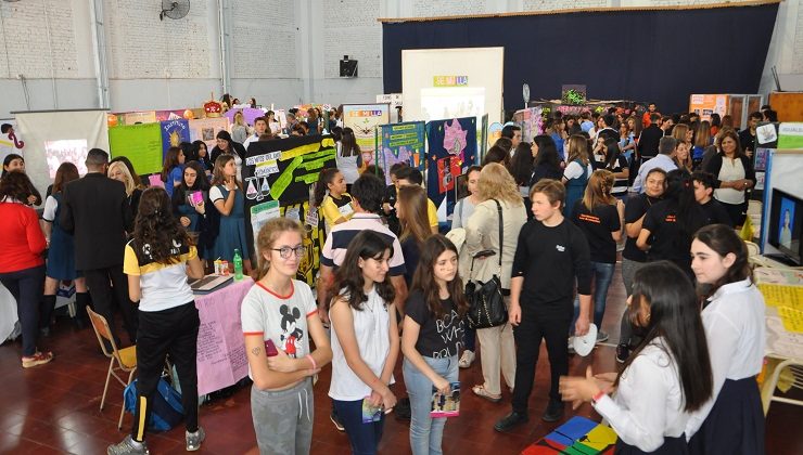 Estudiantes de escuelas generativas y privadas expusieron sus trabajos en la Jornada de Integración “Educar en Igualdad”