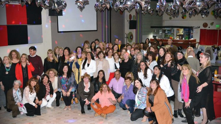 Reunión de camaradería y de conmemoración de directivos docentes