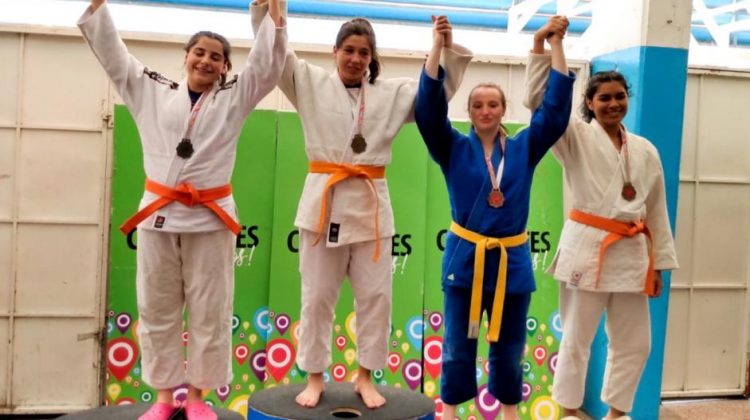 Diez podios para la delegación puntana de judo en Corrientes