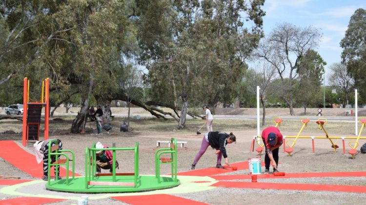 El Gobierno provincial construye otra plaza en la ciudad
