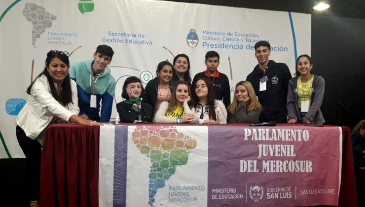 Diez estudiantes de San Luis dejaron su impronta en el Encuentro Nacional del Parlamento Juvenil del Mercosur