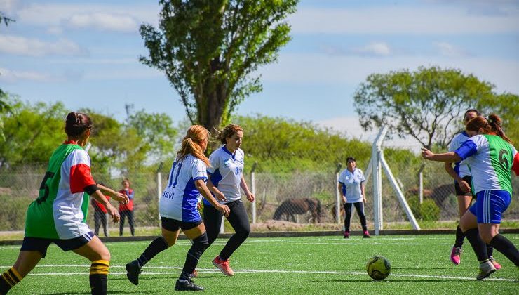 El básquet, fútbol tenis y fútbol femenino harán su debut