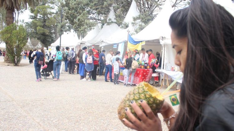 Se desarrolla otro Festival de las Colectividades en el Parque de las Naciones