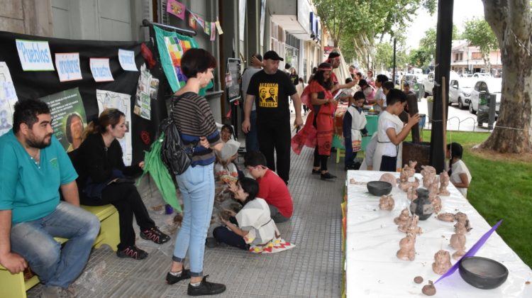 Una jornada en familia dedicada a los pueblos originarios