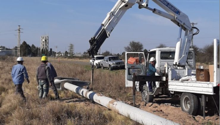 El Gobierno provincial construye una línea de media tensión eléctrica entre Villa Mercedes y Juan Llerena