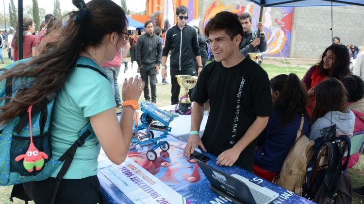 Estudiantes de unas 150 escuelas sanluiseñas expusieron innovadores trabajos curriculares en el Parque de las Naciones
