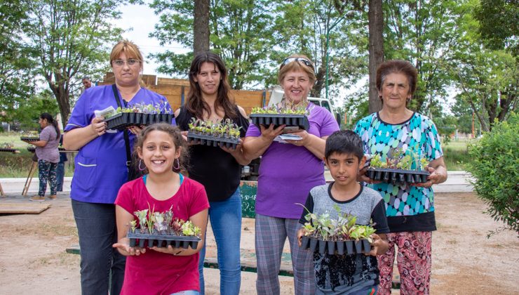 Más de mil beneficiarios de La Toma recibieron sus bandejas hortícolas