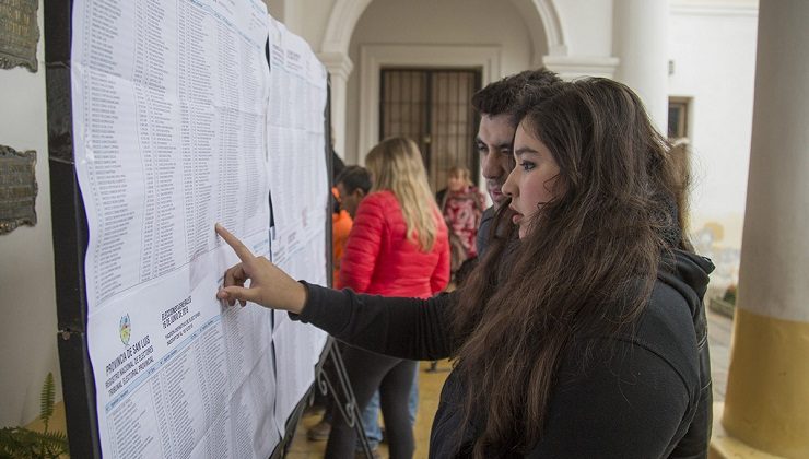 Se vota en más de 50 establecimientos educativos de la ciudad de San Luis