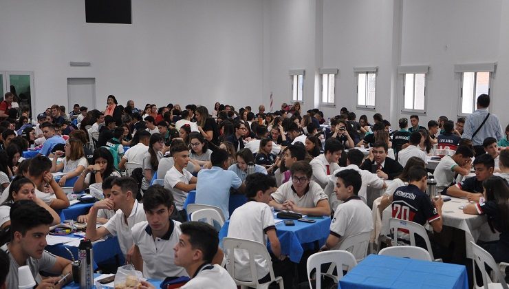 Con la presencia de estudiantes de diferentes puntos del país, comenzó el certamen “Formando emprendedores”