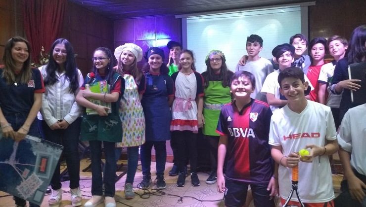 Estudiantes de la Escuela Cristiana Evangélica se lucieron con una muestra sobre Inglés