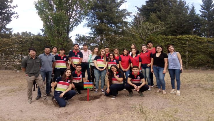 El Ministerio de Producción acompañó los festejos de la Escuela “Maestras Lucio Lucero”