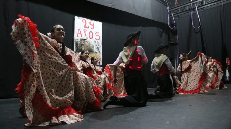 La academia de danza “Pincel Nativo” celebró su 29° aniversario