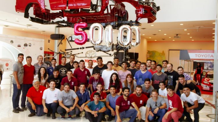 Alumnos de la UPrO visitaron la planta de Toyota en Zárate