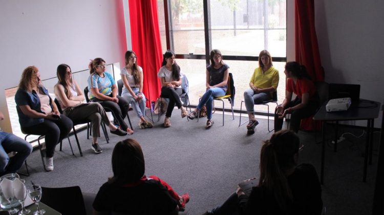 Los docentes de la Escuela Generativa “Félix Máximo María” se capacitaron en salud y adicciones