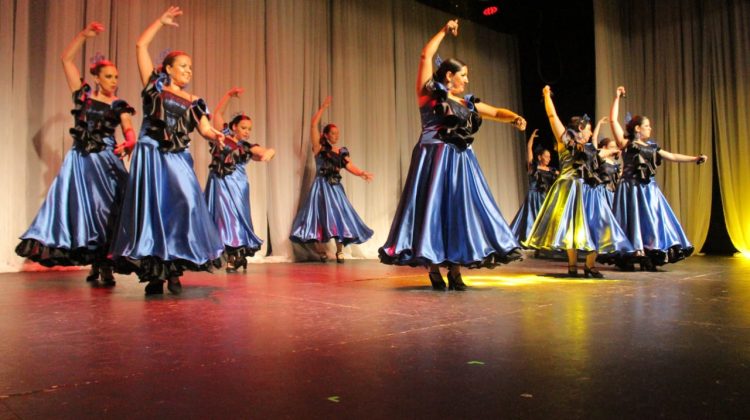 La Escuela Real de la Danza llevó a cabo su cierre de año en el “Molino Fénix”