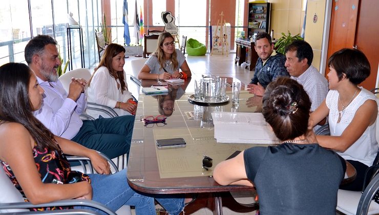 Coordinan acciones para la puesta en marcha de la escuela generativa de La Toma