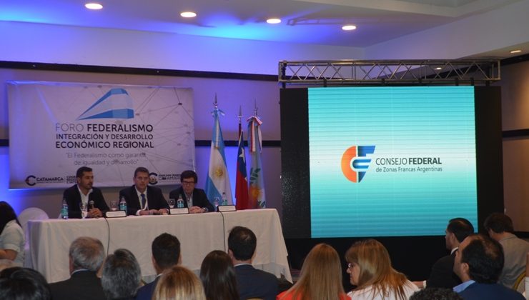 Lavandeira disertó en el Foro sobre “Federalismo y Desarrollo Económico Regional”