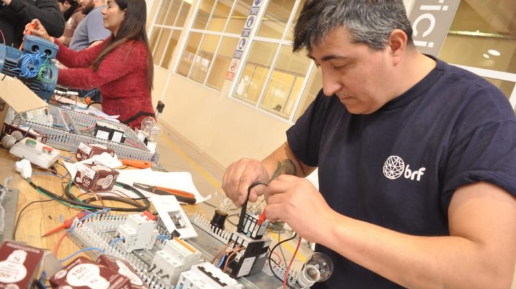 Robótica, la nueva apuesta de la Universidad Provincial de Oficios