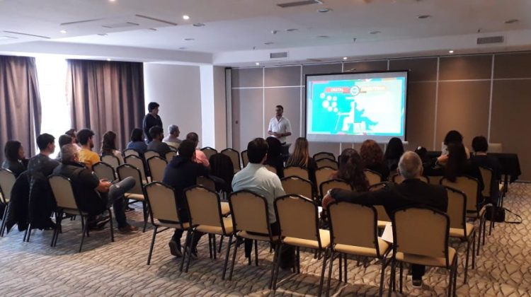 Capacitan al sector privado en herramientas digitales