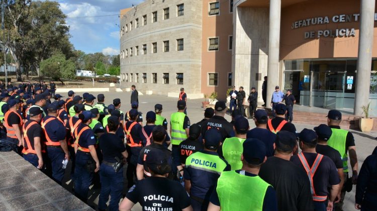 Ascienden a 140 policías de toda la provincia