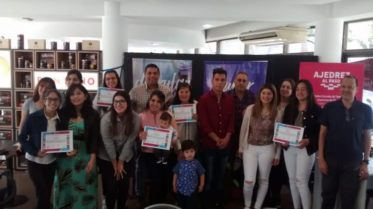 Turismo capacitó a alumnos que estudian en el sector privado