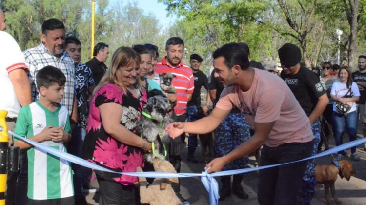 Las mascotas tienen su espacio en el Parque de las Naciones