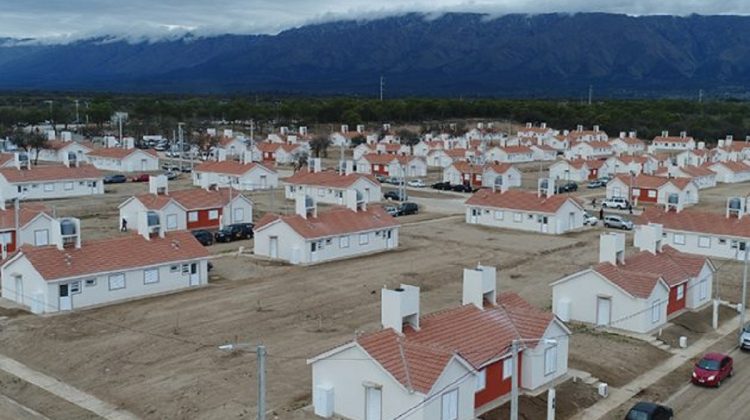 Vivienda regularizó la situación dominial de 40 barrios de la provincia y más de 1.670 familias ahora podrán escriturar