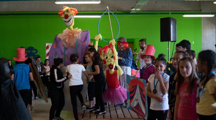 Con la alegría del circo, los estudiantes del “Gen z” cerraron el ciclo 2019